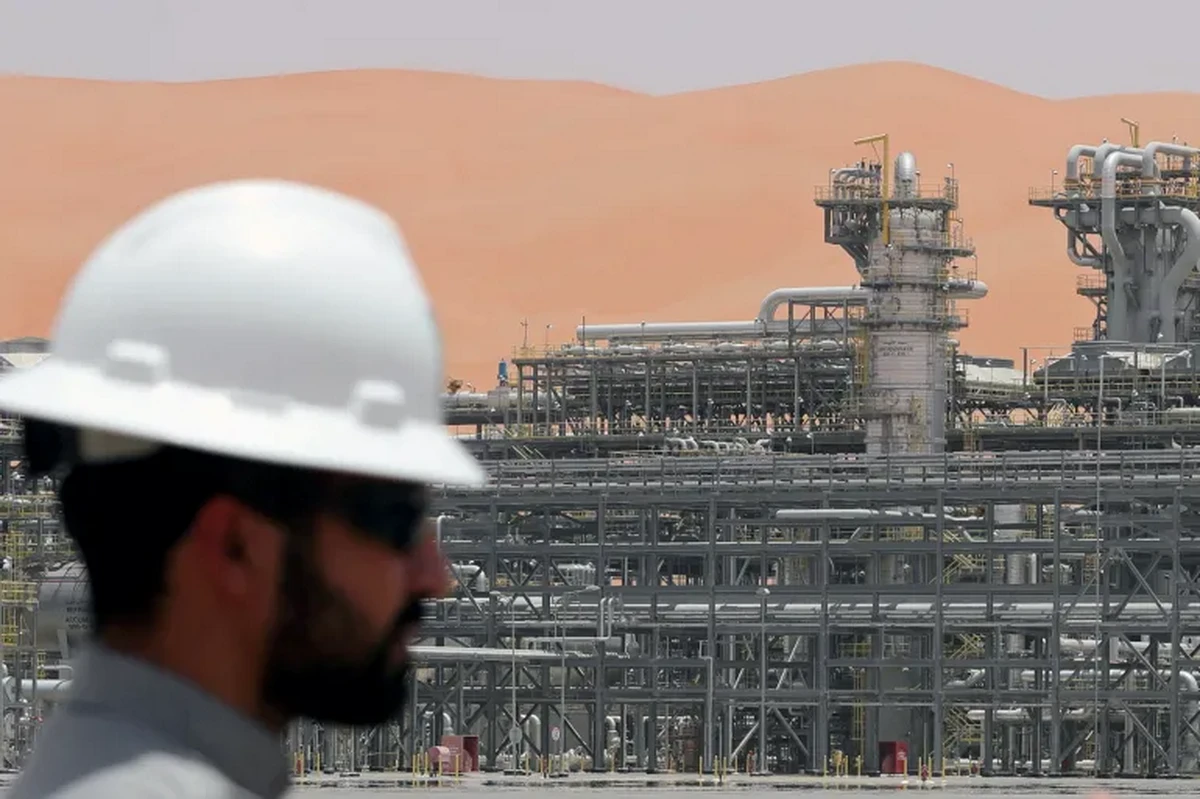 Nhiều cơ sở hạ tầng năng lượng trọng yếu của Saudi Arabia bị tấn công, thiệt hại nặng