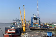 Để bù đắp phần thiếu hụt và hướng tới mục tiêu cả năm, nền kinh tế phải duy trì tốc độ tăng trưởng trên 10,5% trong các quý còn lại. (Ảnh: Vietnam+)