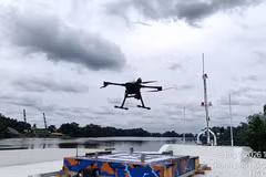 UAV của CT UAV đáp tự động không dừng trên tàu thủy đang chạy tốc độ cao. (Ảnh: PV/Vietnam+)