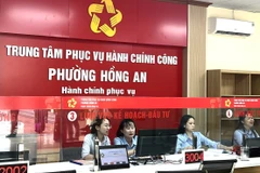 Tại mỗi xã/phường luôn có 2 cán bộ kỹ thuật của VNPT thường trực để hỗ trợ trong suốt quá trình thực hiện chuyển đổi dữ liệu phục vụ mô hình chính quyền 2 cấp. (Ảnh chụp tại phương Hồng An, thành phố Hải Phòng. Nguồn: PV/Vietnam+).
