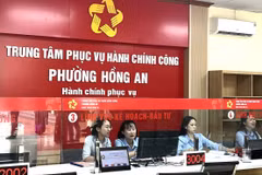 Tại mỗi xã/phường luôn có 2 cán bộ kỹ thuật của VNPT thường trực để hỗ trợ trong suốt quá trình thực hiện chuyển đổi dữ liệu phục vụ mô hình chính quyền 2 cấp. (Ảnh chụp tại phương Hồng An, thành phố Hải Phòng. Nguồn: PV/Vietnam+).