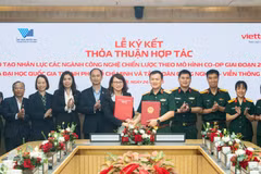 Tập đoàn Viettel và Đại học Quốc gia TP.HCM ký thỏa thuận triển khai chương trình hợp tác đào tạo nhân lực công nghệ chiến lược. (Ảnh: Viettel)