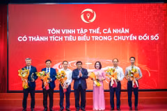 Các tập thể, cá nhân được tôn vinh tại Chương trình Chào mừng ngày Chuyển đổi số Quốc gia năm 2025. (Ảnh: Minh Sơn/Vietnam+)