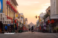Ngắm một Hà Nội yên bình, vắng lặng trong sáng mùng 1 Tết Ất Tỵ