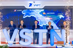 Tập đoàn VNPT chính thức vận hành, khai thác tuyến cáp đất liền VSTN – tuyến cáp đầu tiên kết nối trực tiếp từ Việt Nam đến Singapore hoàn toàn qua hạ tầng đất liền. (Ảnh: Minh Sơn/Vietnam+)