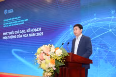 Trung tướng Nguyễn Minh Chính - Cục trưởng Cục An ninh mạng và phòng, chống tội phạm sử dụng công nghệ cao (Bộ Công an), Phó Chủ tịch thường trực Hiệp hội An ninh mạng Quốc gia phát biểu tại sự kiện. (Ảnh: Minh Sơn/Vietnam+)