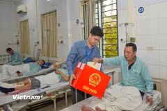 Hòm phiếu lưu động: Bảo đảm quyền bầu cử cho những cử tri đặc biệt
