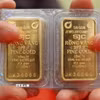 Sáng đầu tuần, giá vàng miếng SJC giao dịch trong khoảng từ 141,8-144,8 triệu đồng/lượng. (Ảnh: TTXVN)