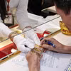 Giá vàng miếng SJC đang giao dịch ở mức 143,5 triệu đồng/lượng ở chiều mua vào và 146,5 triệu đồng/lượng ở chiều bán ra. (Ảnh: TTXVN)