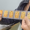 Chênh lệch giữa giá vàng SJC và giá vàng thế giới đến sáng 19/8 chỉ còn 4,4 triệu đồng/lượng. (Ảnh: TTXVN)