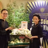 Điểm nhấn của chương trình là trái Na Lạng Sơn được đưa trực tiếp từ vùng trồng đến Không gian 62 Tràng Tiền. (Ảnh: BCT/Vietnam+)