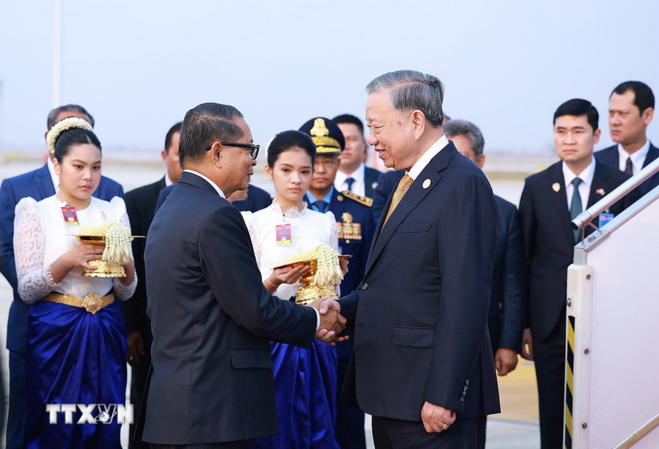 Lễ đón Tổng Bí thư Tô Lâm cùng Đoàn đại biểu cấp cao Đảng, Nhà nước Việt Nam tại Sân bay Quốc tế Techo. (Ảnh: Dương Giang/TTXVN)