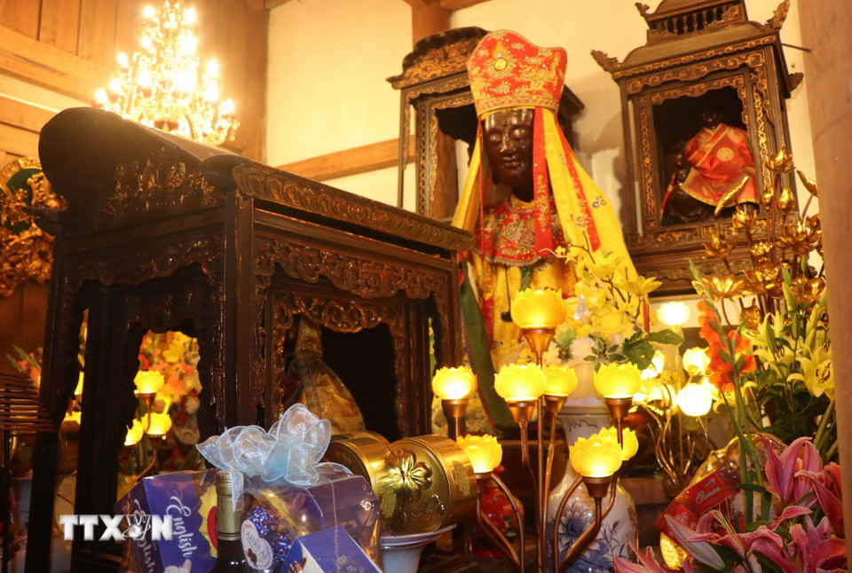 Pho tượng có niên đại thế kỷ 18, đến nay vẫn còn khá nguyên vẹn. (Ảnh: Thanh Thương/TTXVN)