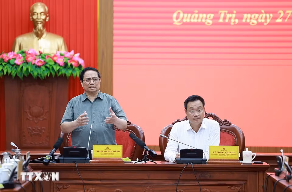 Thủ tướng Phạm Minh Chính làm việc với Ban Thường vụ Tỉnh ủy Quảng Trị. (Ảnh: Dương Giang/TTXVN)