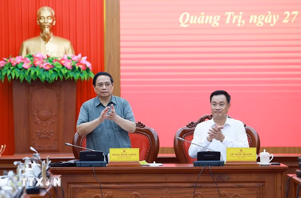 Thủ tướng Phạm Minh Chính làm việc với Ban Thường vụ Tỉnh ủy Quảng Trị. (Ảnh: Dương Giang/TTXVN)