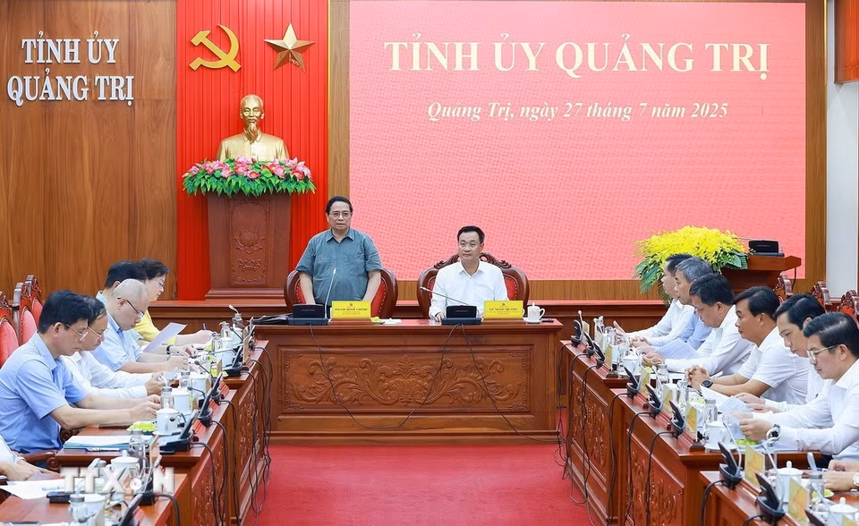 Thủ tướng Phạm Minh Chính làm việc với Ban Thường vụ Tỉnh ủy Quảng Trị. (Ảnh: Dương Giang/TTXVN)