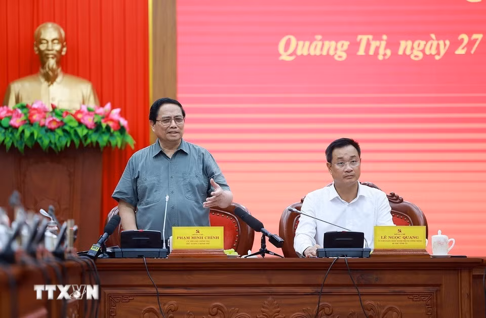 Thủ tướng Phạm Minh Chính làm việc với Ban Thường vụ Tỉnh ủy Quảng Trị. (Ảnh: Dương Giang/TTXVN)