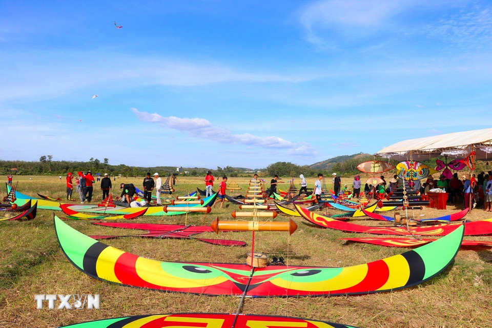 Diều sáo của các đội dự thi tại lễ hội. (Ảnh: Nhật Bình/ TTXVN)