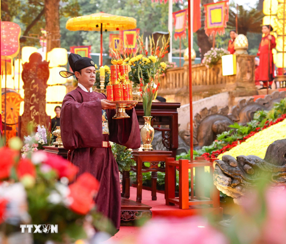 Việc tổ chức Lễ Khai Xuân theo đúng nghi thức truyền thống là sự khẳng định bản lĩnh văn hóa, giữ gìn hồn cốt dân tộc giữa dòng chảy hiện đại. (Ảnh: Thanh Tùng/ TTXVN)