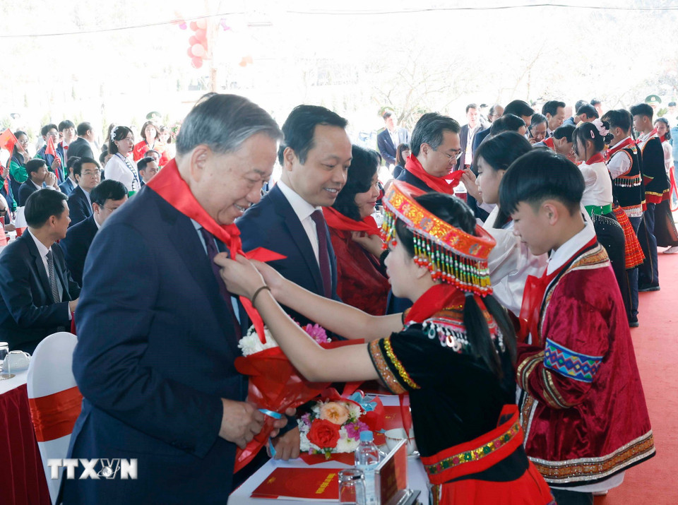 Tổng Bí thư Tô Lâm dự Lễ khánh thành Trường Phổ thông nội trú liên cấp Tiểu học và THCS Si Pa Phìn. (Ảnh: Thống Nhất/TTXVN)