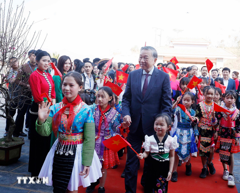 Tổng Bí thư Tô Lâm dự Lễ khánh thành Trường Phổ thông nội trú liên cấp Tiểu học và THCS Si Pa Phìn. (Ảnh: Thống Nhất/TTXVN)