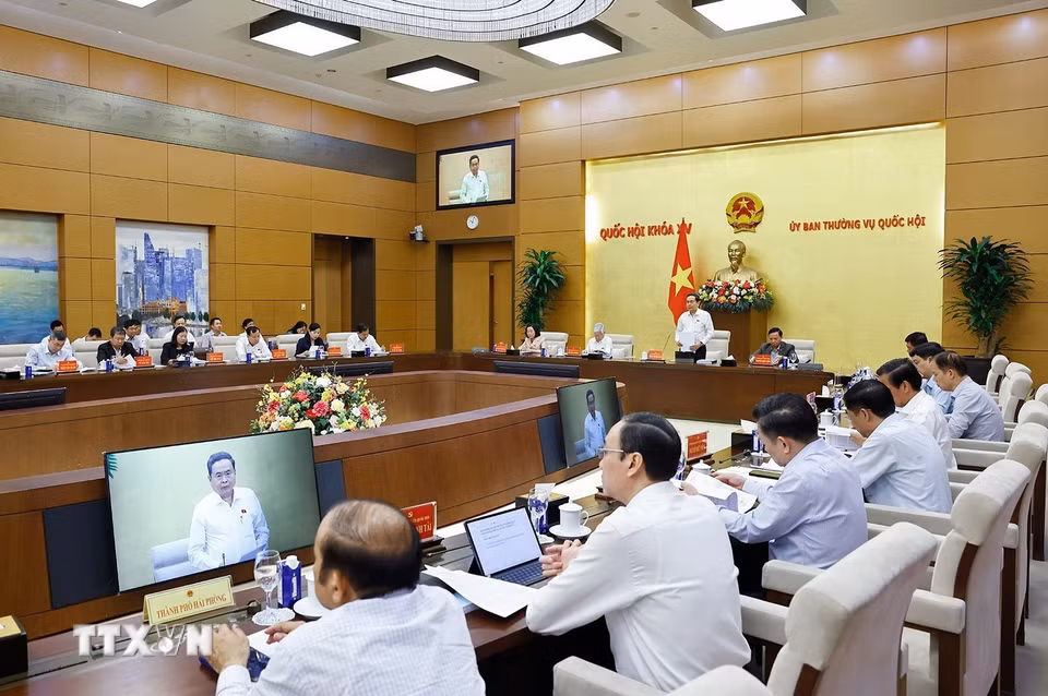 Chủ tịch Quốc hội Trần Thanh Mẫn chủ trì Hội nghị Ban Thường vụ Đảng uỷ Quốc hội với lãnh đạo Tổ đảng Đoàn đại biểu Quốc hội các tỉnh, thành phố trực thuộc Trung ương trước Kỳ họp thứ Nhất, Quốc hội khóa XVI. (Ảnh: Doãn Tấn/TTXVN)