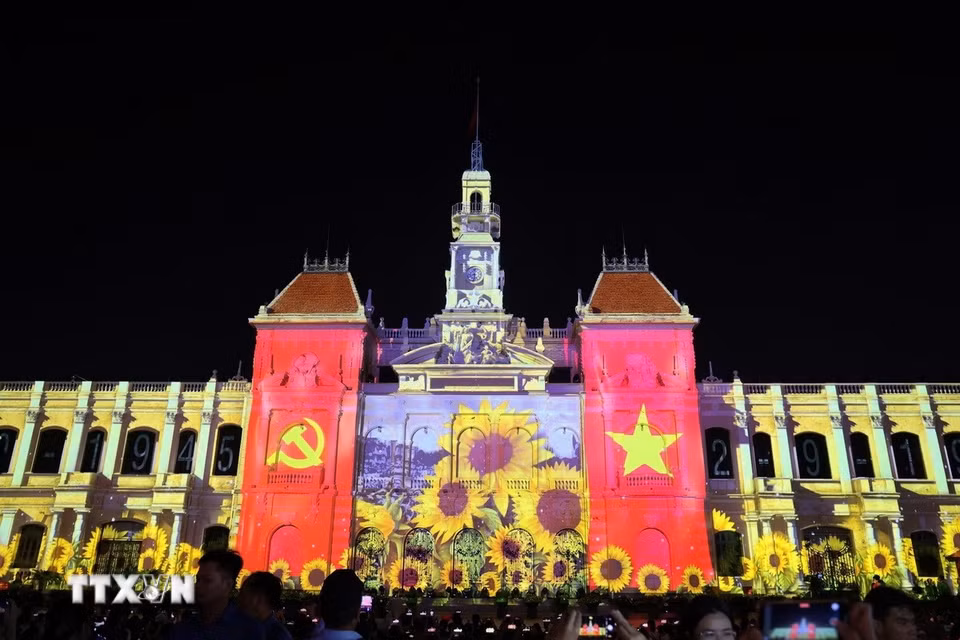Màn trình diễn 3D mapping đến từ Việt Nam. (Ảnh: Thu Hương/TTXVN)