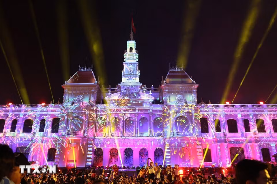 Màn trình diễn 3D mapping đến từ Việt Nam. (Ảnh: Thu Hương/TTXVN)