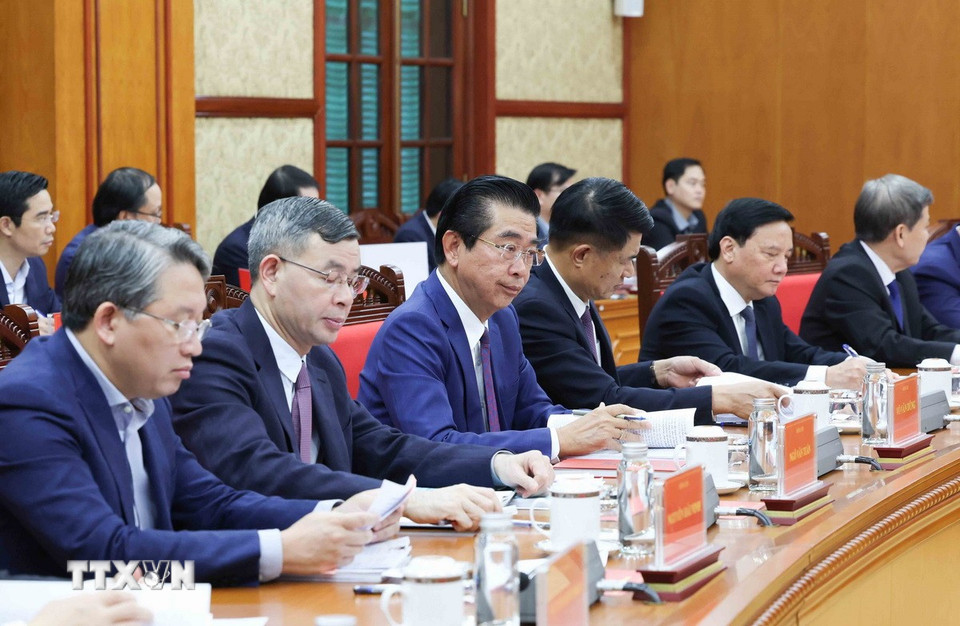 Các thành viên Ban Chỉ đạo và cơ quan chức năng dự phiên họp. (Ảnh: Phương Hoa/TTXVN)