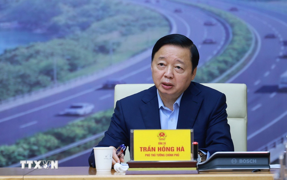 Phó Thủ tướng Trần Hồng Hà điều hành Phiên họp thứ 23 của Ban Chỉ đạo các công trình, dự án quan trọng quốc gia, trọng điểm ngành giao thông vận tải. (Ảnh: Dương Giang/TTXVN)