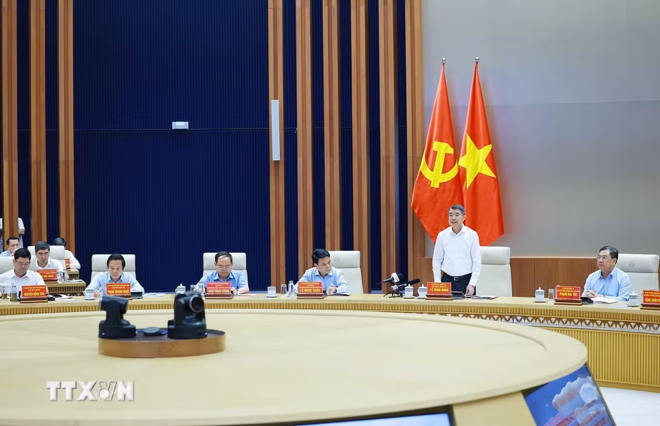 Thủ tướng Lê Minh Hưng làm việc với lãnh đạo Thành phố Hải Phòng và các tỉnh Quảng Ninh, Bắc Ninh, Ninh Bình, Hưng Yên về nhà ở xã hội, nhà ở cho thuê. (Ảnh: Dương Giang/TTXVN)