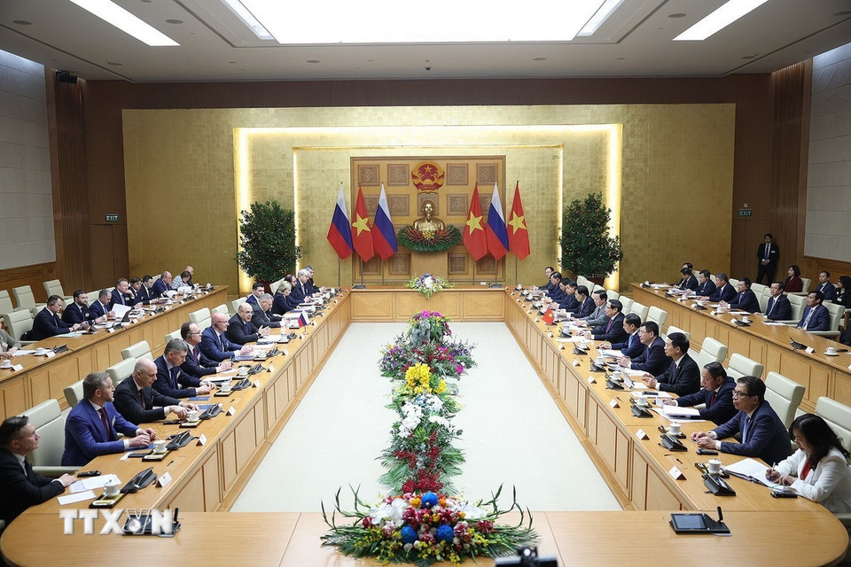 Thủ tướng Phạm Minh Chính hội đàm với Thủ tướng Liên bang Nga Mikhail Vladimirovich Mishustin. (Ảnh: Dương Giang/TTXVN)