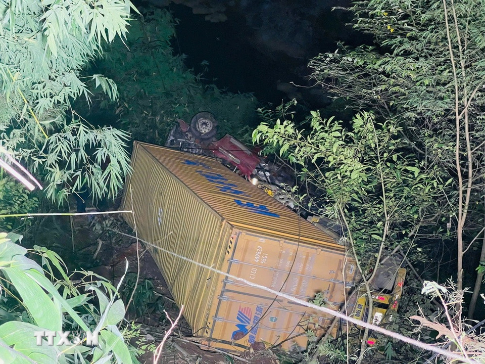 Hiện trường vụ tai nạn. (Ảnh: TTXVN phát)