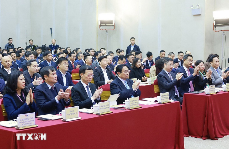 Thủ tướng Phạm Minh Chính và các đại biểu dự Hội nghị triển khai nhiệm vụ năm 2025 của Đài Truyền hình Việt Nam. (Ảnh: Dương Giang/TTXVN)