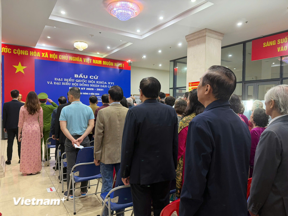 Lễ khai mạc bầu cử tại Khu vực bầu cử số 25, phường Hoàn Kiếm, Hà Nội. (Ảnh: Thúy Lan/Vietnam+),