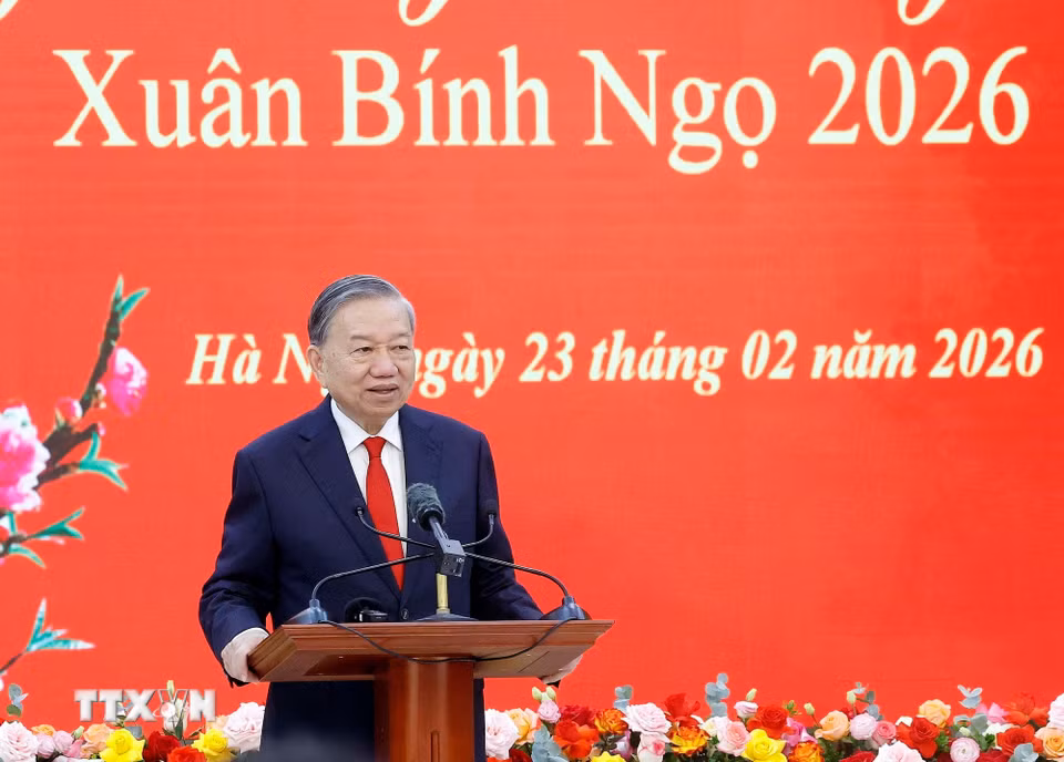 Tổng Bí thư Tô Lâm chúc Tết cán bộ, công chức, viên chức, người lao động Văn phòng Trung ương Đảng. (Ảnh: Thống Nhất/TTXVN)