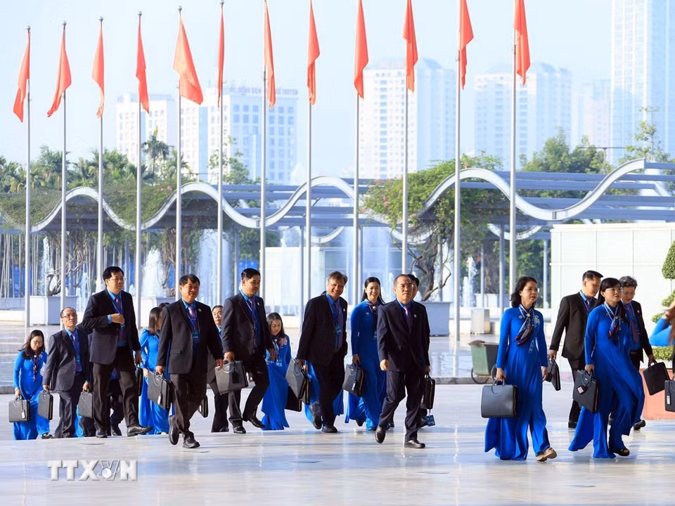 Các đại biểu đến dự Phiên làm việc trọng thể Đại hội XIV Công đoàn Việt Nam. (Ảnh: Tuấn Anh/TTXVN) ​