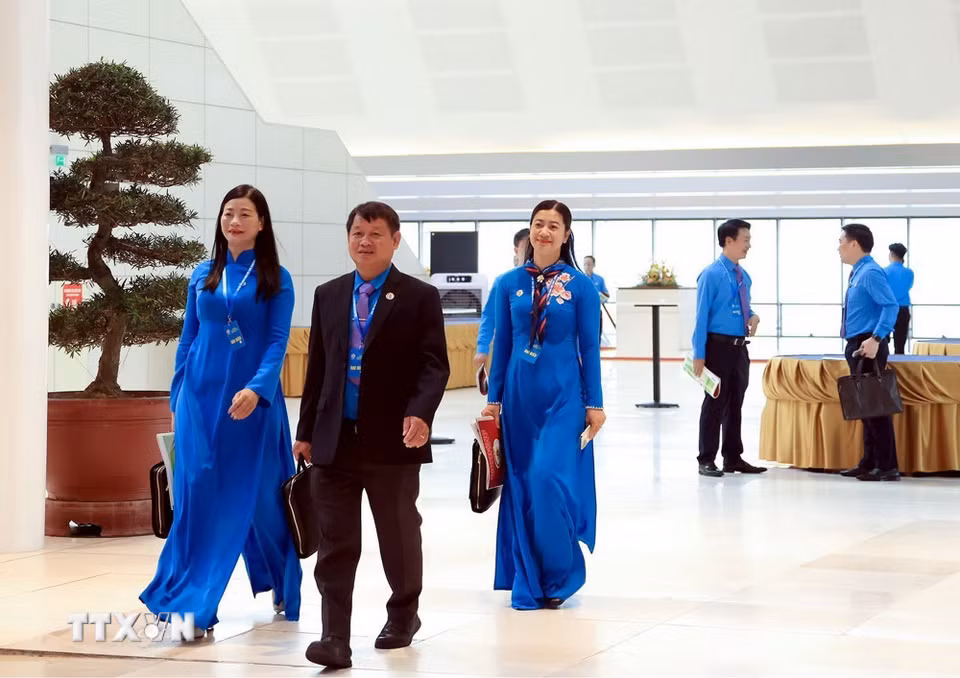 Các đại biểu đến dự Phiên làm việc trọng thể Đại hội XIV Công đoàn Việt Nam. (Ảnh: Tuấn Anh/TTXVN)