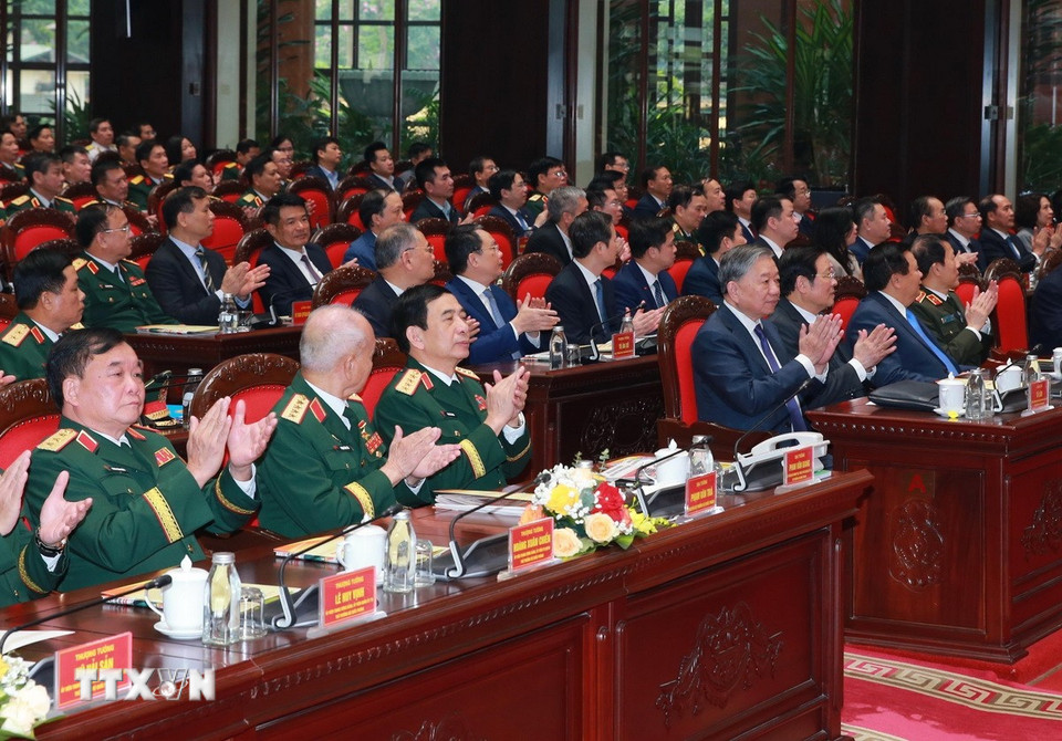 Tổng Bí thư Tô Lâm với các đại biểu. (Ảnh: Trọng Đức/ TTXVN)