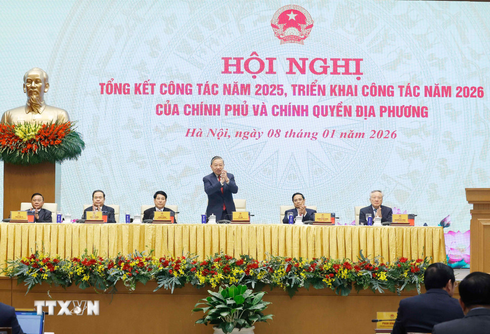 Tổng Bí thư Tô Lâm và các đồng chí lãnh đạo Đảng, Nhà nước dự Hội nghị tổng kết công tác năm 2025, triển khai công tác năm 2026 của Chính phủ và chính quyền địa phương. (Ảnh: TTXVN)