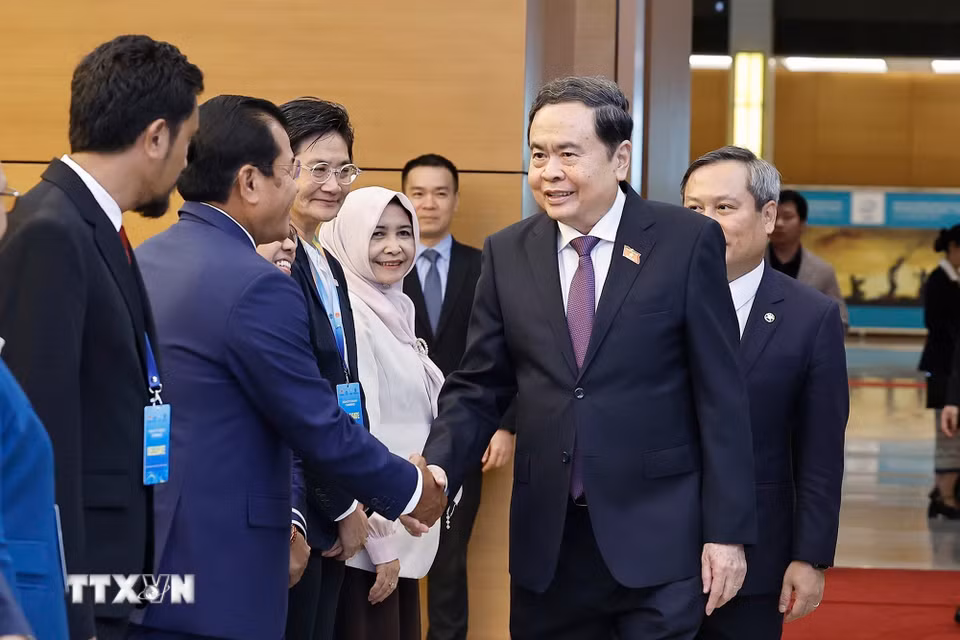 Chủ tịch Quốc hội Trần Thanh Mẫn tiếp Lãnh đạo các thành phố ASEAN. (Ảnh: Doãn Tấn/ TTXVN)