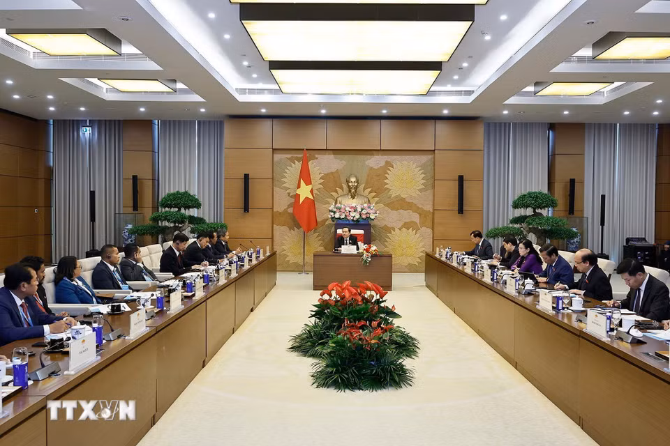 Chủ tịch Quốc hội Trần Thanh Mẫn tiếp Lãnh đạo các thành phố ASEAN. (Ảnh: Doãn Tấn/ TTXVN)