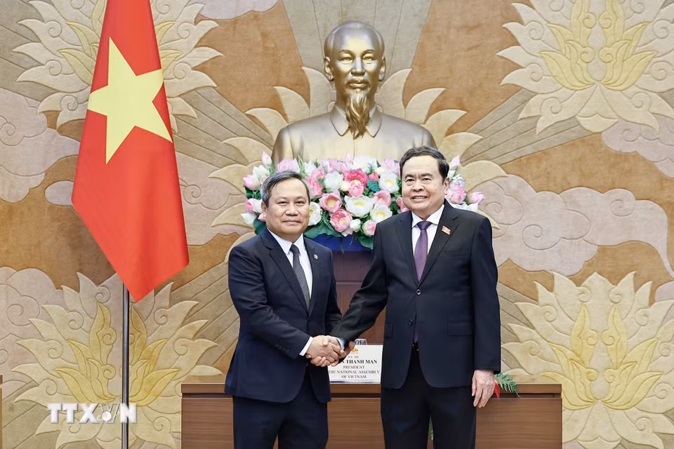 Chủ tịch Quốc hội Trần Thanh Mẫn và Chủ tịch Ủy ban Nhân dân thành phố Hà Nội Vũ Đại Thắng. (Ảnh: Doãn Tấn/TTXVN)