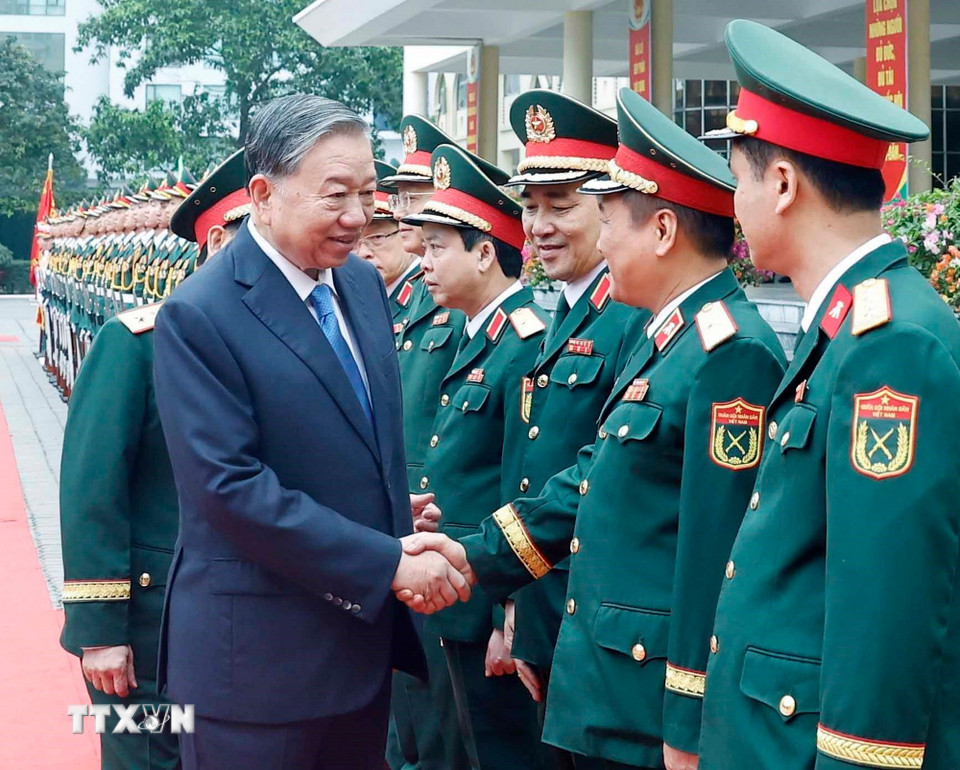 Tổng Bí thư Tô Lâm đến thăm và làm việc với Học viện Kỹ thuật quân sự. (Ảnh: Thống Nhất/TTXVN)