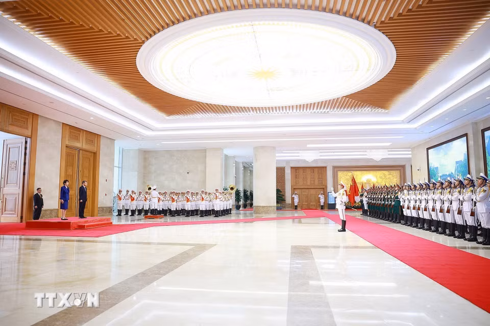 Lễ đón Thủ tướng Nhật Bản Takaichi Sanae sang thăm chính thức Việt Nam. (Ảnh: Dương Giang/TTXVN)