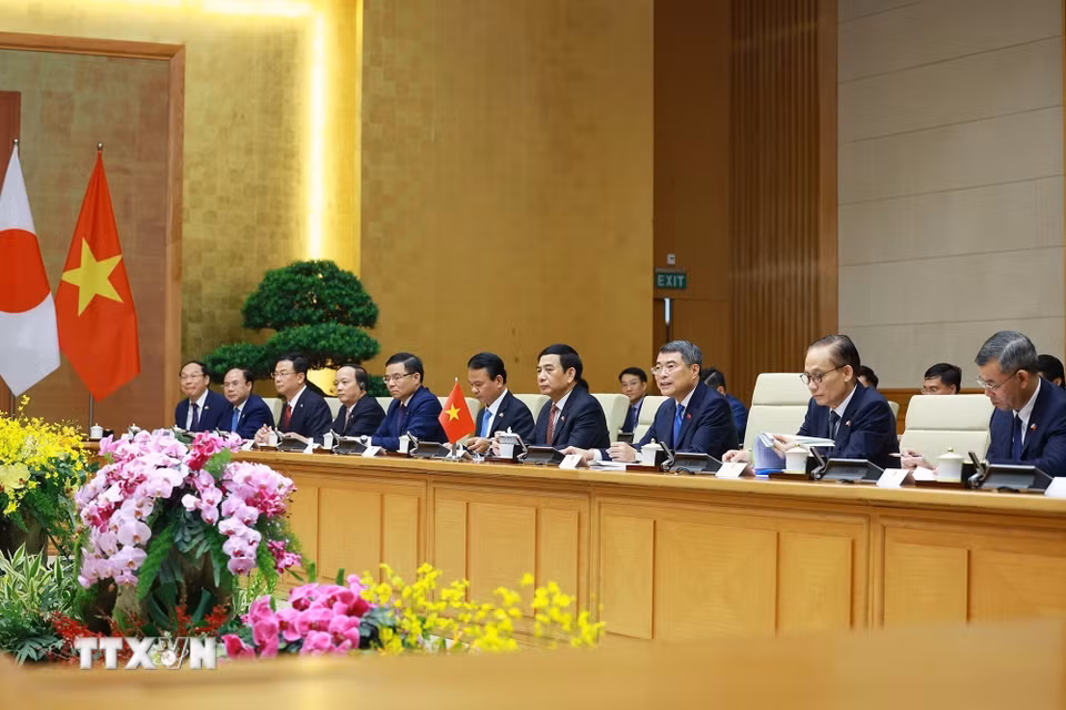 Thủ tướng Lê Minh Hưng phát biểu tại cuộc hội đàm với Thủ tướng Nhật Bản Takaichi Sanae. (Ảnh: Dương Giang/TTXVN)