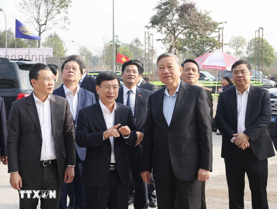 Tổng Bí thư Tô Lâm thăm công trình Bệnh viện Đa khoa tỉnh Nam Định. (Ảnh: Thống Nhất/TTXVN)