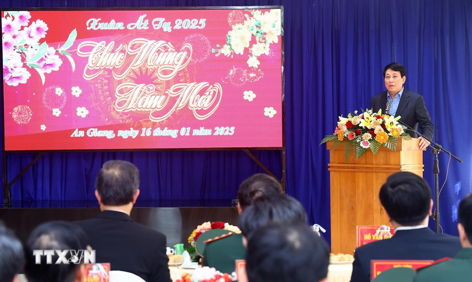 Chủ tịch nước Lương Cường chúc Tết đảng bộ, chính quyền và nhân dân tỉnh An Giang. (Ảnh: Lâm Khánh/TTXVN)