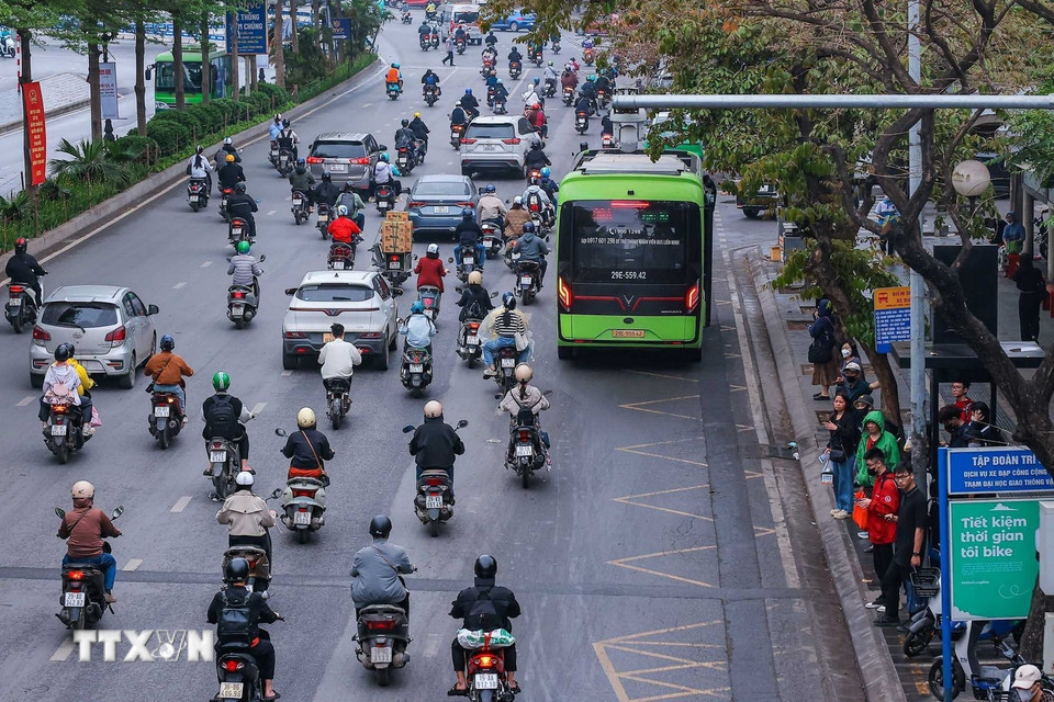 Các phương tiện xe điện ngày càng góp phần thay đổi diện mạo giao thông đô thị theo hướng văn minh, hiện đại, thân thiện với môi trường. (Ảnh: Hoàng Hiếu/ TTXVN)