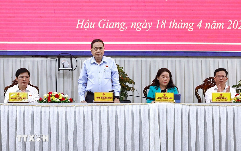 Chủ tịch Quốc hội Trần Thanh Mẫn tiếp xúc cử tri trước Kỳ họp thứ 9, Quốc hội khóa XV. (Ảnh: Doãn Tấn/TTXVN)